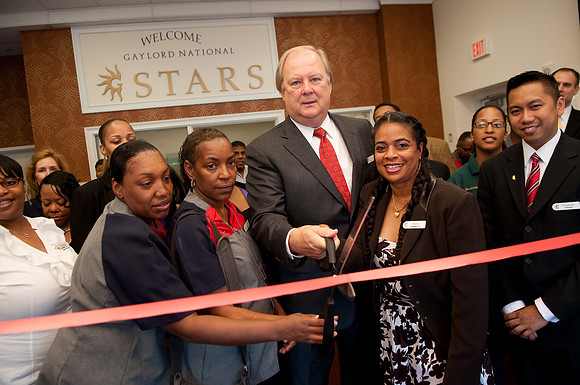 RibbonCutting-6657
