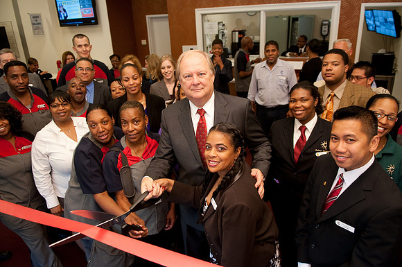 RibbonCutting-6660