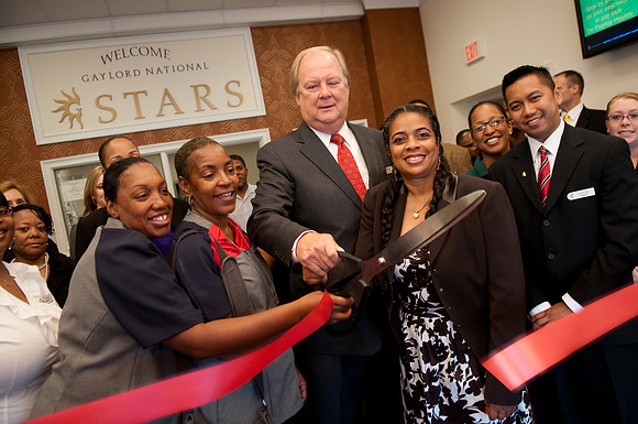 RibbonCutting-6668